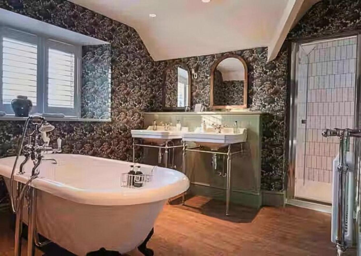 Отель The Manor House 4*