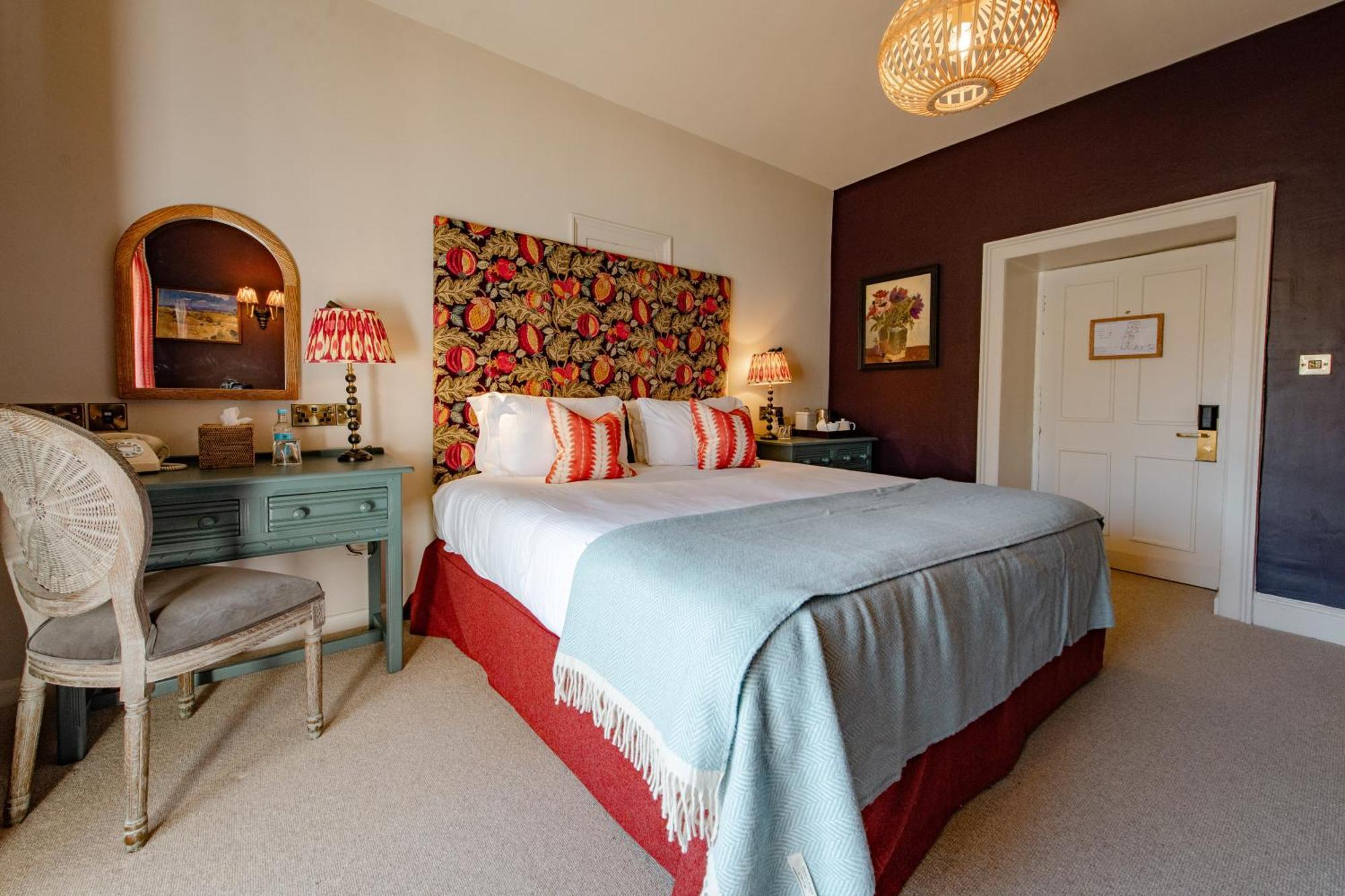 The Manor House 4*